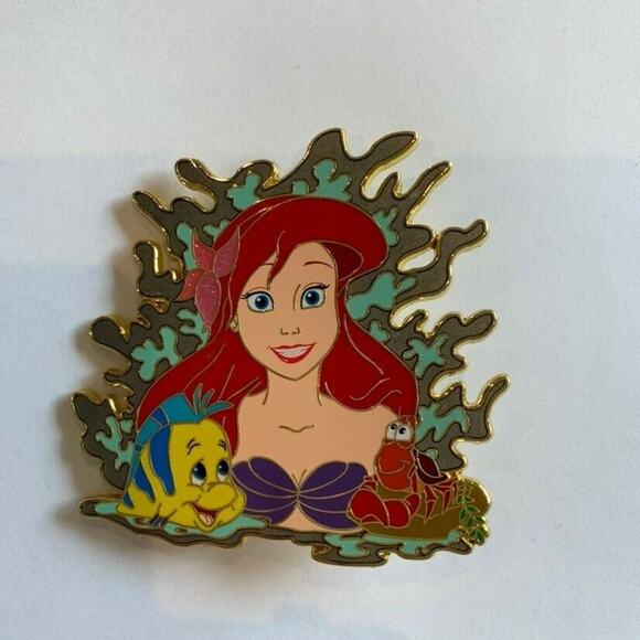 Jumbo Ariel The LIttle Mermaid Fantasy Pin - Picture 1 of 3